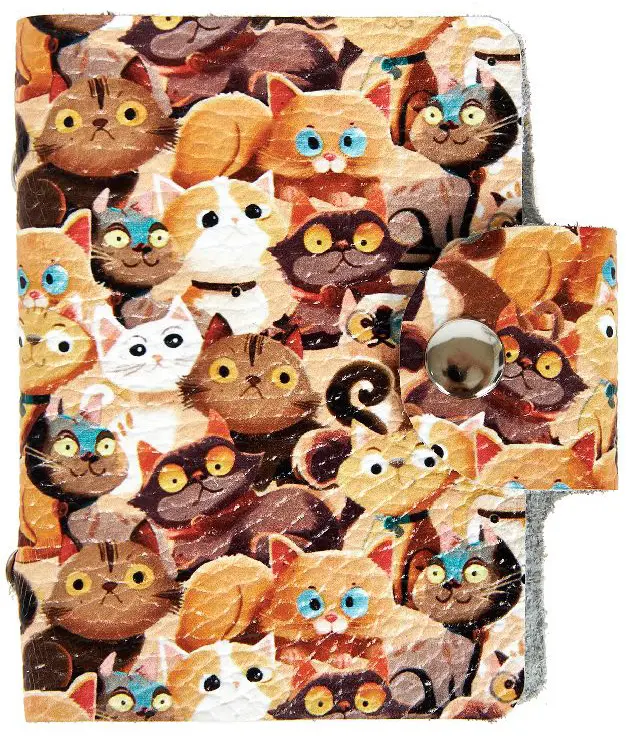 Визитница вертикальная 1 секц. (18 карманов) из натуральной кожи, на кнопке, цветной рисунок по коже "Пушистики"